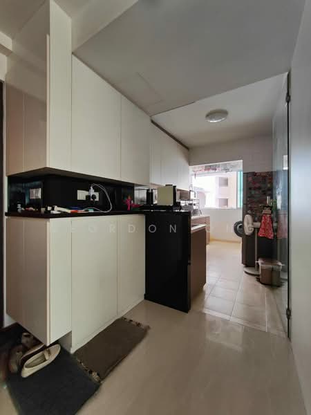 23 Ghim Moh Link HDB Flat For Sale at S$ 968,000 | PropertyGuru Singapore - Kitchen