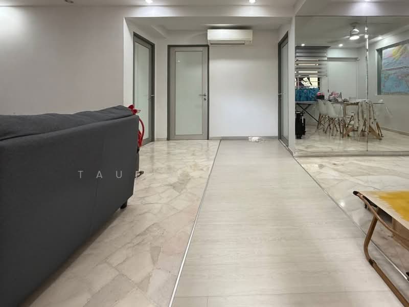 735 Tampines Street 72 HDB Flat For Sale at S$ 638,000 | PropertyGuru Singapore - Living Room