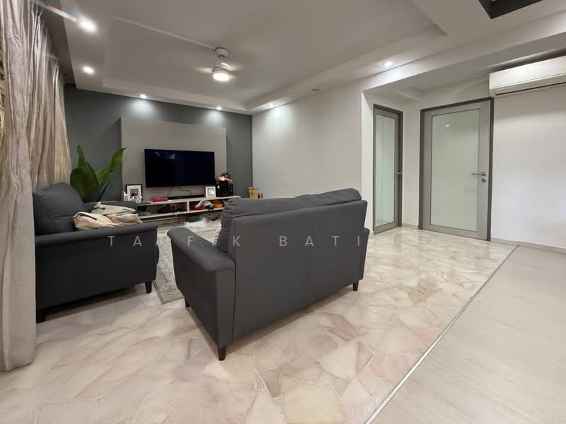 735 Tampines Street 72 HDB Flat For Sale at S$ 638,000 | PropertyGuru Singapore - Living Room
