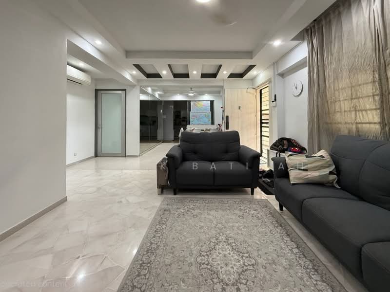 735 Tampines Street 72 HDB Flat For Sale at S$ 638,000 | PropertyGuru Singapore - Living Room