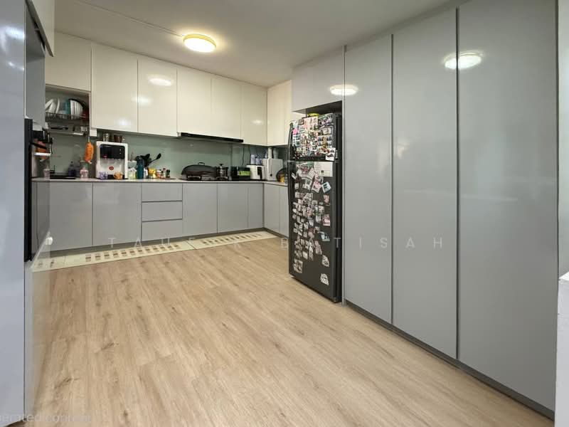 735 Tampines Street 72 HDB Flat For Sale at S$ 638,000 | PropertyGuru Singapore - Kitchen