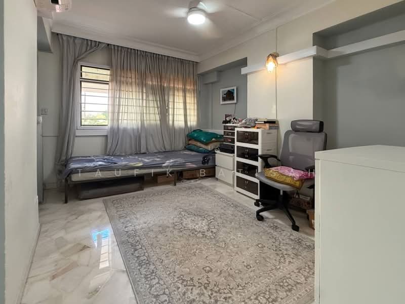 735 Tampines Street 72 HDB Flat For Sale at S$ 638,000 | PropertyGuru Singapore - Bedroom