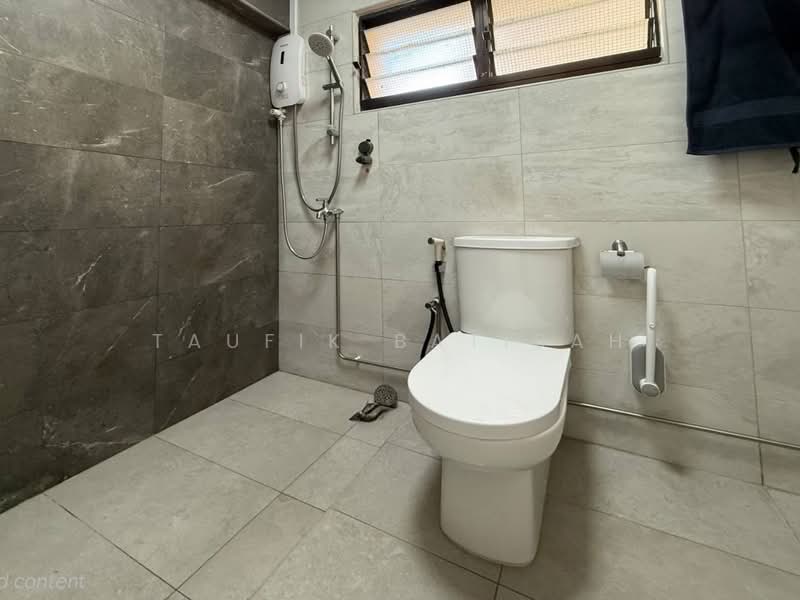 735 Tampines Street 72 HDB Flat For Sale at S$ 638,000 | PropertyGuru Singapore - Bathroom