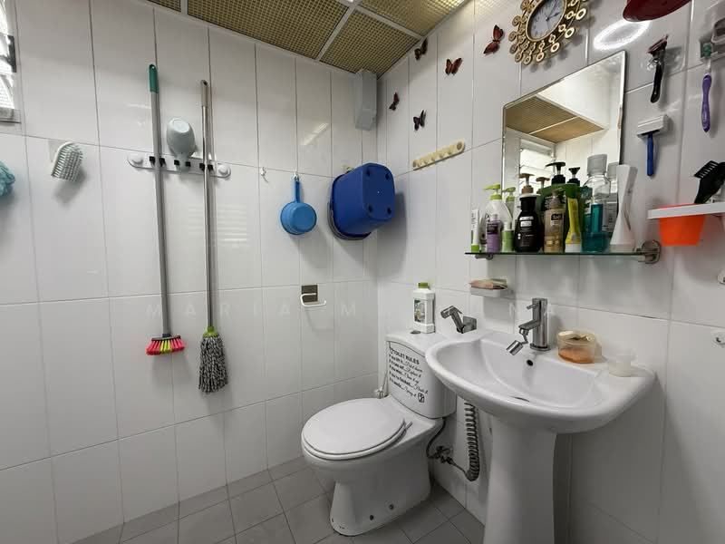 256D Sumang Walk, 256D Sumang Walk, 2 Bedrooms, 731 sqft, HDB Flat For Rent, by Maria Mariana, 500068621 - Bathroom - PropertyGuru.com.sg