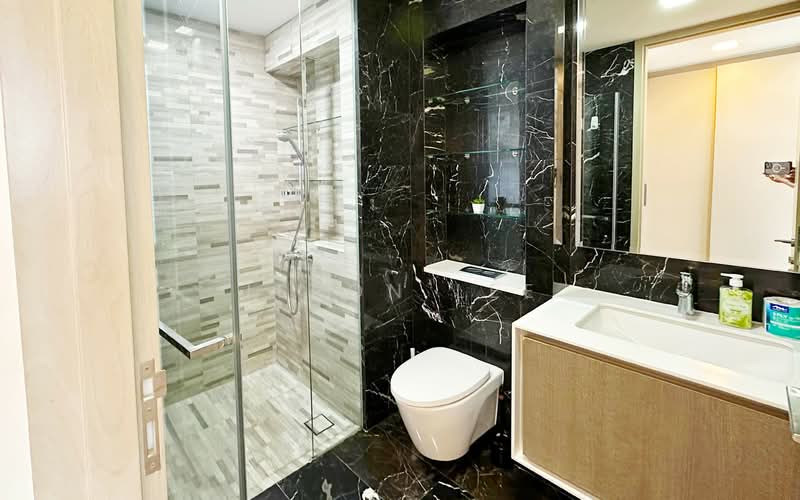 J Gateway, 2 Gateway Drive, Room Rental, 165 sqft, Condominium For Rent, by Jeron Lee, 500068626 - Bathroom - PropertyGuru.com.sg