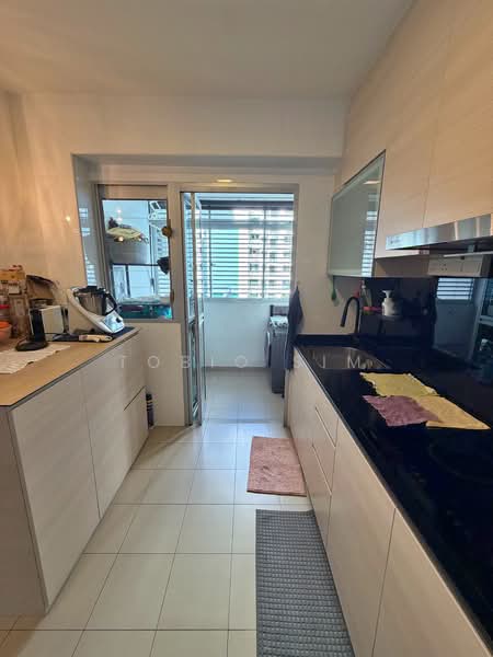 140A Corporation Drive HDB Flat For Sale at S$ 650,000 | PropertyGuru Singapore - Kitchen