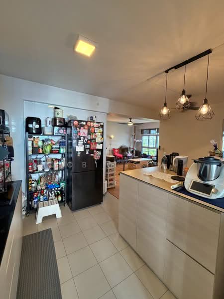140A Corporation Drive HDB Flat For Sale at S$ 650,000 | PropertyGuru Singapore - Kitchen