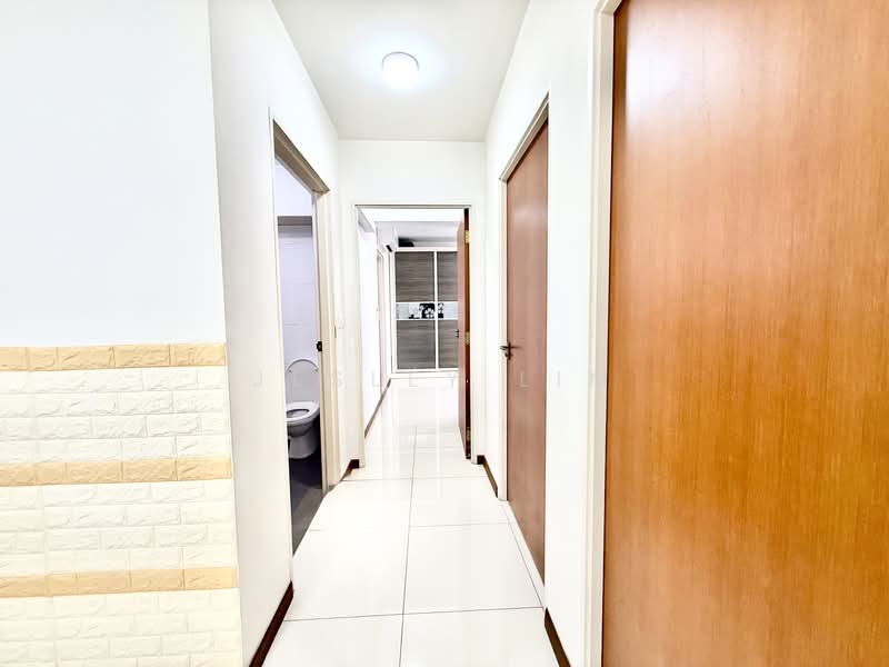 672C Yishun Avenue 4 HDB Flat For Sale at S$ 650,000 | PropertyGuru Singapore - Corridor