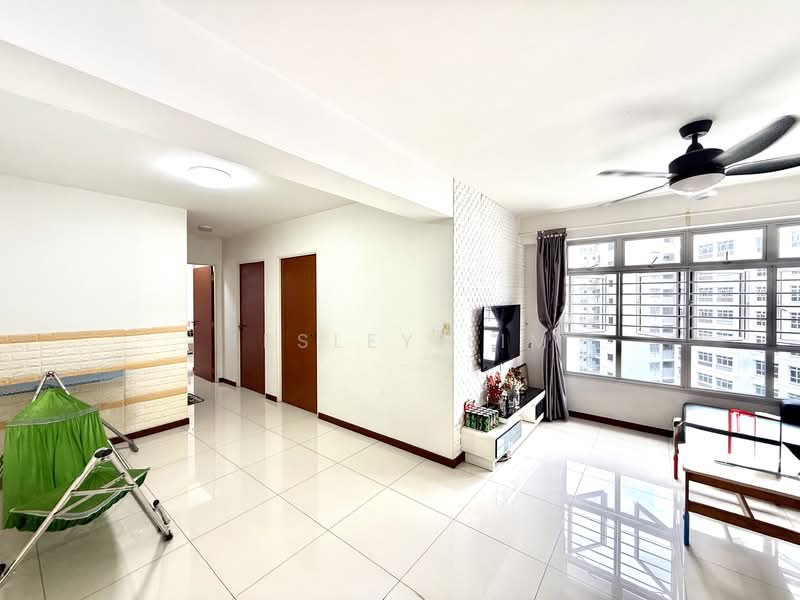 672C Yishun Avenue 4 HDB Flat For Sale at S$ 650,000 | PropertyGuru Singapore - Living Room