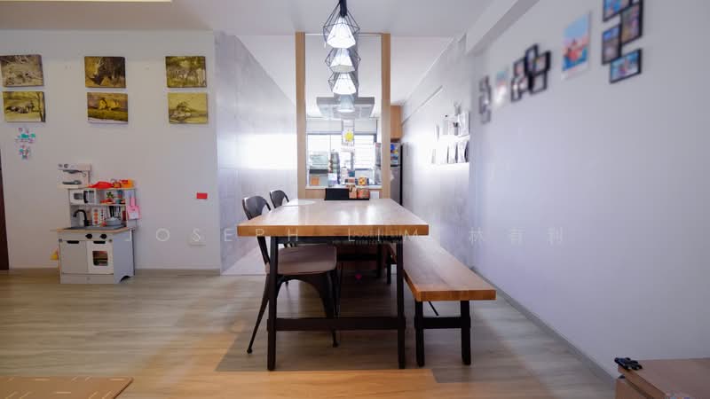 184 Bishan Street 13 HDB Flat For Sale at S$ 800,000 | PropertyGuru Singapore - Dining Room