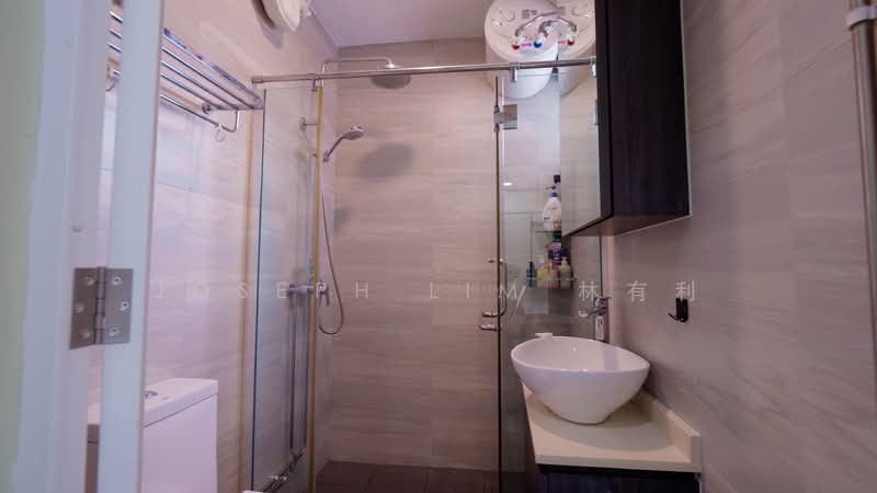 184 Bishan Street 13 HDB Flat For Sale at S$ 800,000 | PropertyGuru Singapore - Bathroom