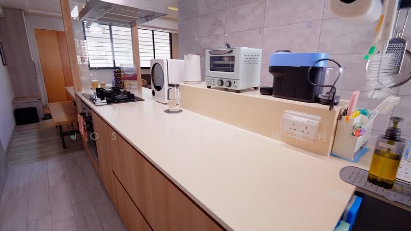 184 Bishan Street 13 HDB Flat For Sale at S$ 800,000 | PropertyGuru Singapore - Kitchen