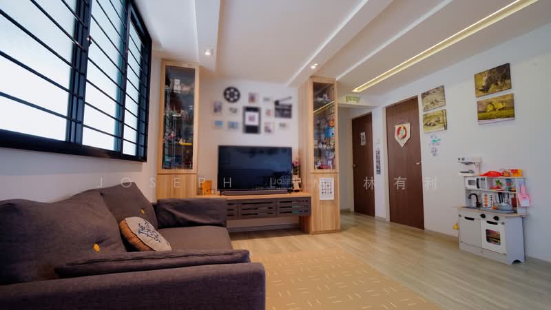 184 Bishan Street 13 HDB Flat For Sale at S$ 800,000 | PropertyGuru Singapore - Living Room