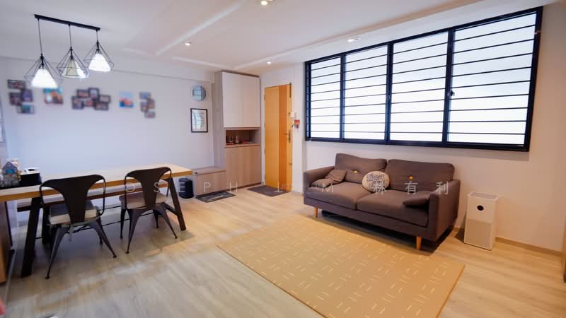 184 Bishan Street 13 HDB Flat For Sale at S$ 800,000 | PropertyGuru Singapore - Living Room