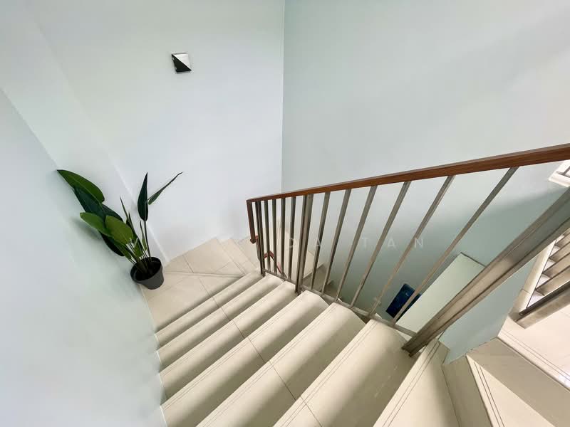 FREEHOLD High Floor Riverside Condo in East! Near 2 MRTs, PLQ, 1km to Geylang Methodist! Condominium For Sale at S$ 1,388,000 | PropertyGuru Singapore - Interior