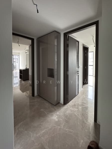 Piccadilly Grand Condominium For Sale at S$ 3,450,000 | PropertyGuru Singapore - Corridor