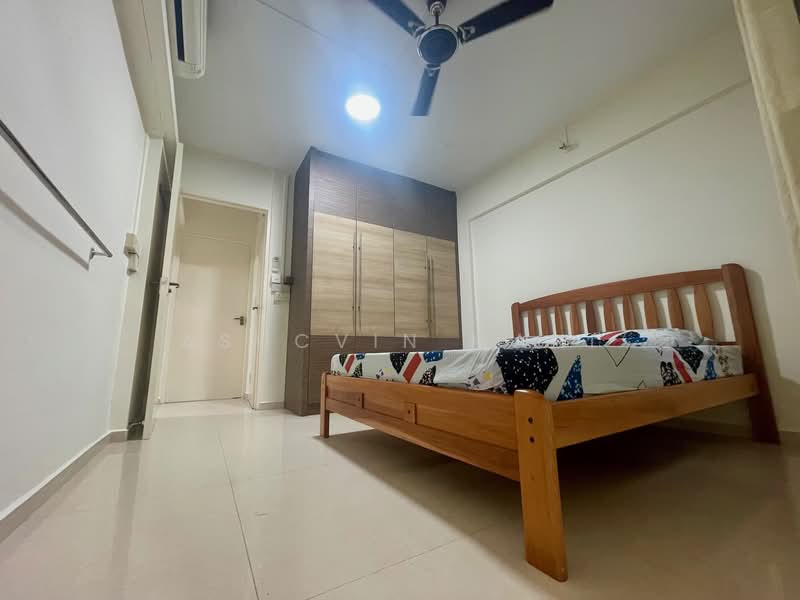 530 Jurong West Street 52 HDB Flat For Sale at S$ 435,000 | PropertyGuru Singapore - Bedroom