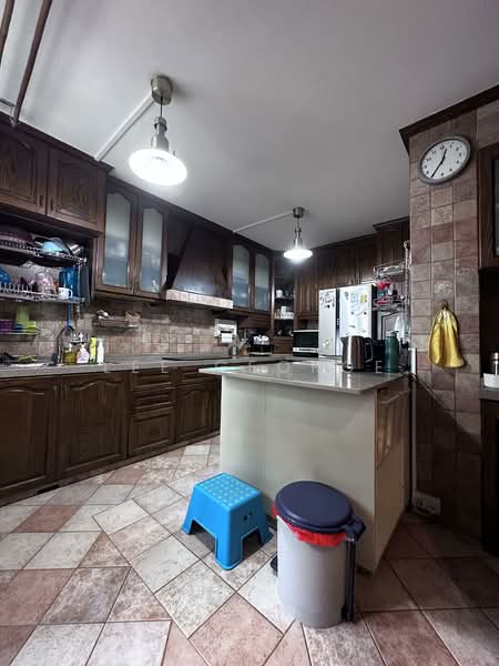 94B Bedok North Avenue 4 HDB Flat For Sale at S$ 998,000 | PropertyGuru Singapore - Kitchen