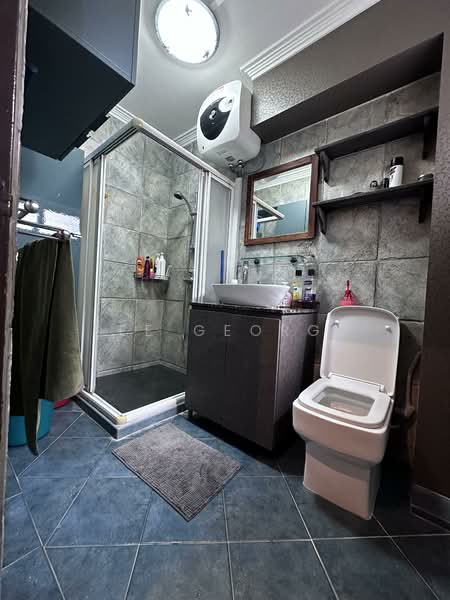 94B Bedok North Avenue 4 HDB Flat For Sale at S$ 998,000 | PropertyGuru Singapore - Bathroom