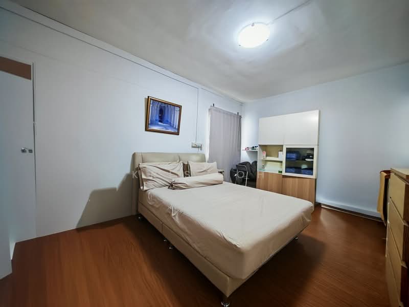 302B Anchorvale Link HDB Flat For Sale at S$ 550,000 | PropertyGuru Singapore - Bedroom