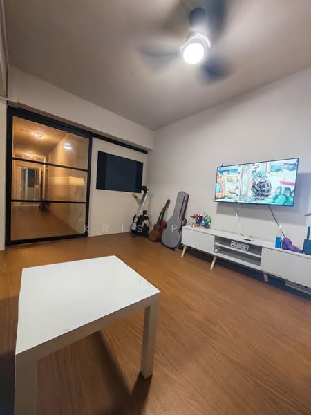 302B Anchorvale Link HDB Flat For Sale at S$ 550,000 | PropertyGuru Singapore - Living Room