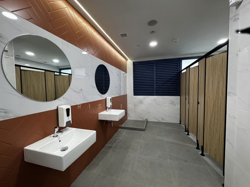 Ubi Techpark, 10 Ubi Crescent, 2,142 sqft, Light Industrial (B1) For Rent, by Christina Chi, 500068746 - Bathroom - CommercialGuru.com.sg