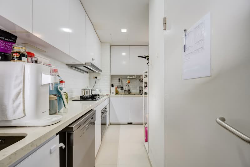 The Trilinq Condominium For Sale at S$ 2,680,000 | PropertyGuru Singapore - Kitchen