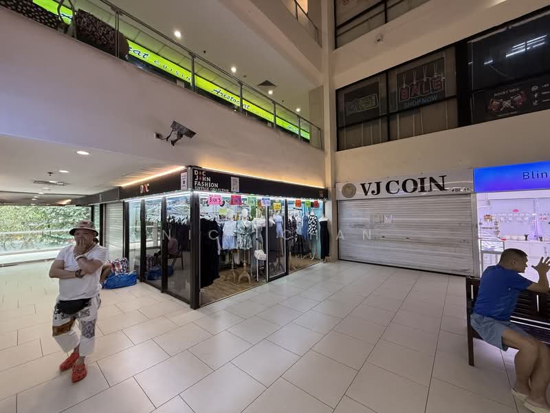 Lucky Plaza, 304 Orchard Road, 388 sqft, Mall Shop For Sale, by Nick Chan, 500068756 - Interior - CommercialGuru.com.sg