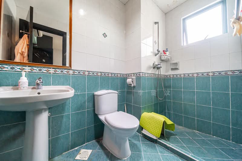 Westville Terraced House For Sale at S$ 2,450,000 | PropertyGuru Singapore - Bathroom
