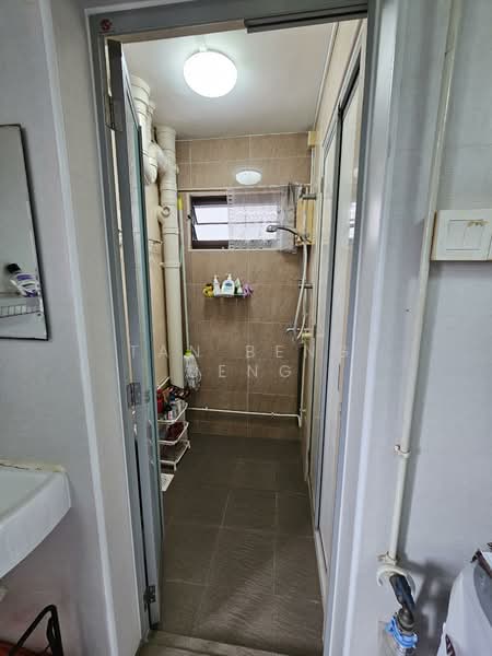 8 Empress Road, 8 Empress Road, 2 Bedrooms, 699 sqft, HDB Flat For Rent, by Tan Beng Beng, 500068784 - Bathroom - PropertyGuru.com.sg