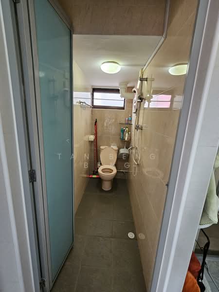 8 Empress Road, 8 Empress Road, 2 Bedrooms, 699 sqft, HDB Flat For Rent, by Tan Beng Beng, 500068784 - Bathroom - PropertyGuru.com.sg