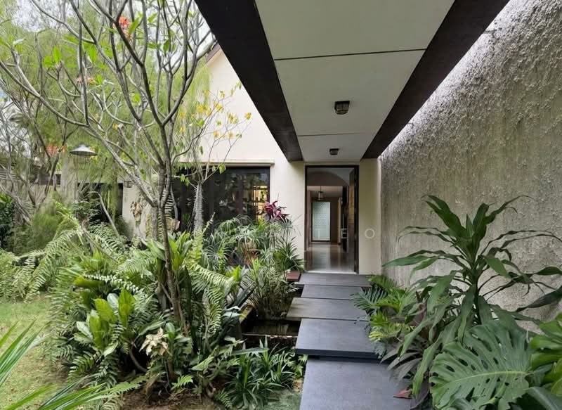 ⭐⭐LANDED7772 @ Cambridge Estate Corner Terrace For Sale at S$ 7,580,000 | PropertyGuru Singapore - Exterior