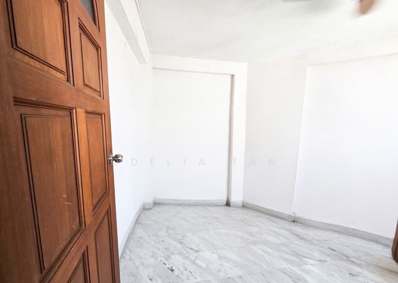 204 Petir Road HDB Flat For Sale at S$ 550,000 | PropertyGuru Singapore - Bedroom 