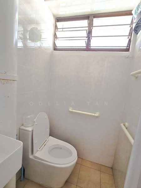 204 Petir Road HDB Flat For Sale at S$ 550,000 | PropertyGuru Singapore - Bathroom