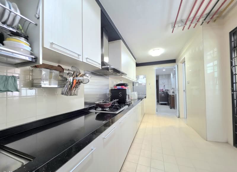 675B Jurong West Street 64 HDB Flat For Sale at S$ 628,000 | PropertyGuru Singapore - Kitchen