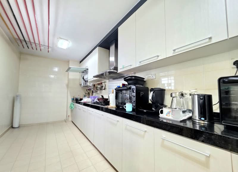 675B Jurong West Street 64 HDB Flat For Sale at S$ 628,000 | PropertyGuru Singapore - Kitchen