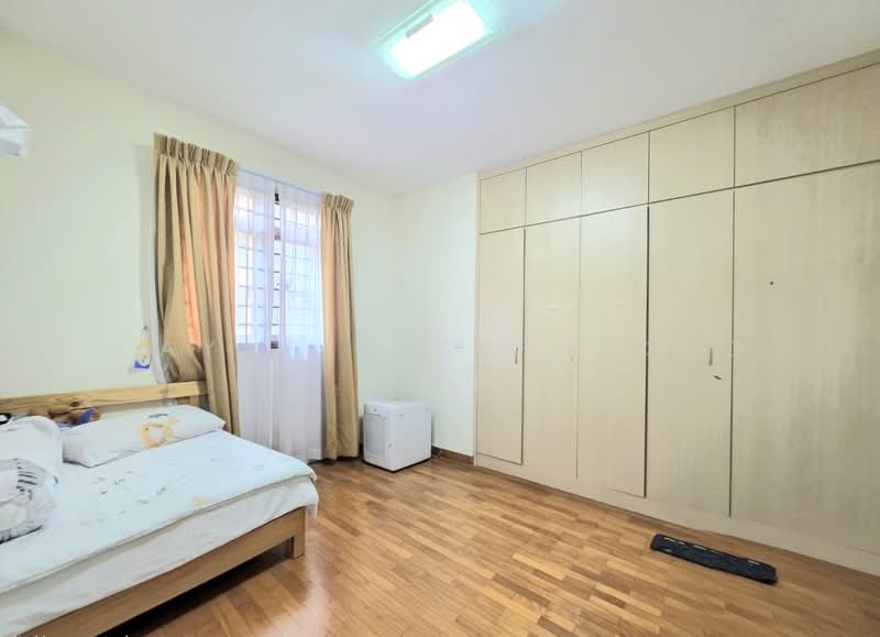 675B Jurong West Street 64 HDB Flat For Sale at S$ 628,000 | PropertyGuru Singapore - Bedroom