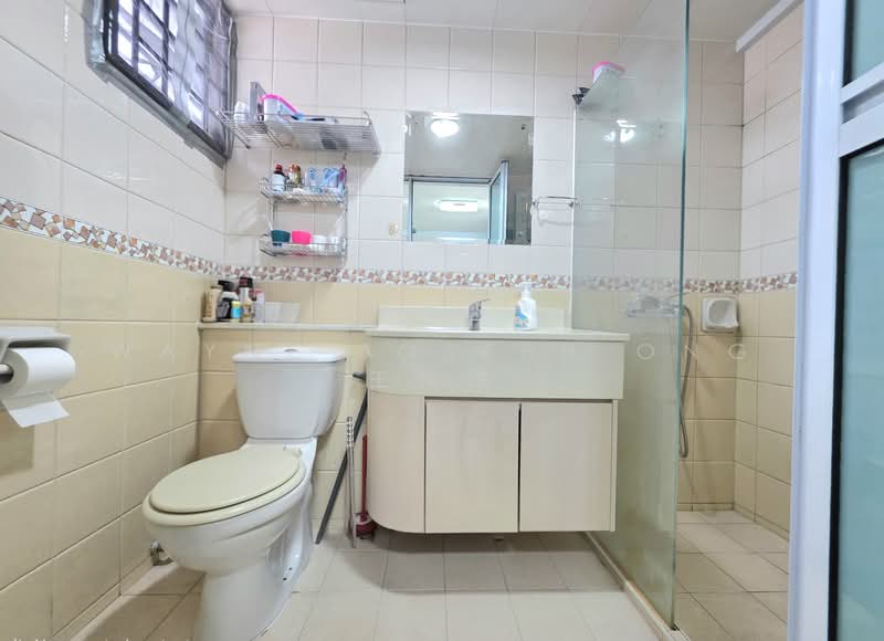 675B Jurong West Street 64 HDB Flat For Sale at S$ 628,000 | PropertyGuru Singapore - Bathroom