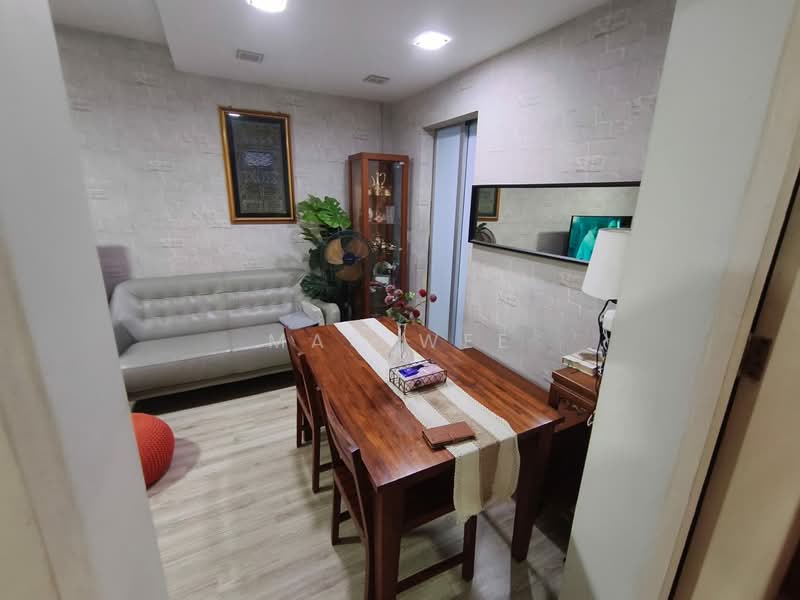 530 Jurong West Street 52, 530 Jurong West Street 52, 2 Bedrooms, 721 sqft, HDB Flat For Rent, by Mac Wee, 500068820 - Living Room - PropertyGuru.com.sg