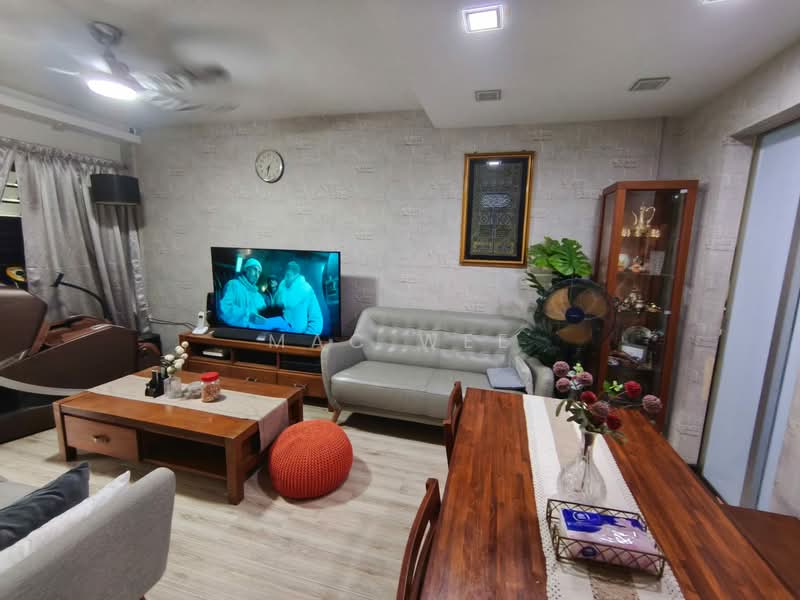 530 Jurong West Street 52, 530 Jurong West Street 52, 2 Bedrooms, 721 sqft, HDB Flat For Rent, by Mac Wee, 500068820 - Living Room - PropertyGuru.com.sg