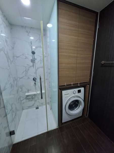 Jewel @ Buangkok Condominium For Sale at S$ 1,750,000 | PropertyGuru Singapore - Common Bathroom
