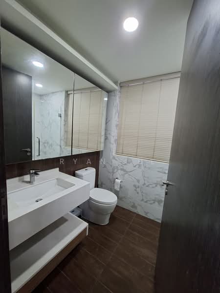 Jewel @ Buangkok Condominium For Sale at S$ 1,750,000 | PropertyGuru Singapore - Common Bathroom
