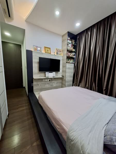 Jewel @ Buangkok Condominium For Sale at S$ 1,750,000 | PropertyGuru Singapore - Master Bedroom