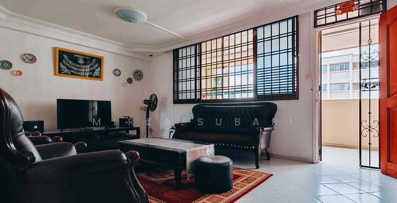 132 Bedok Reservoir Road HDB Flat For Sale at S$ 600,000 | PropertyGuru Singapore - Living Room
