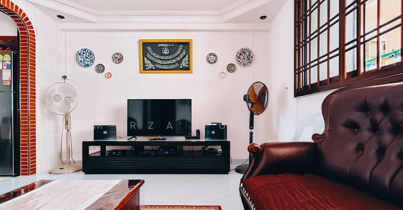 132 Bedok Reservoir Road HDB Flat For Sale at S$ 600,000 | PropertyGuru Singapore - Living Room