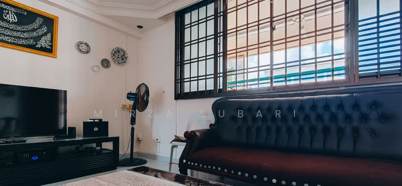 132 Bedok Reservoir Road HDB Flat For Sale at S$ 600,000 | PropertyGuru Singapore - Living Room