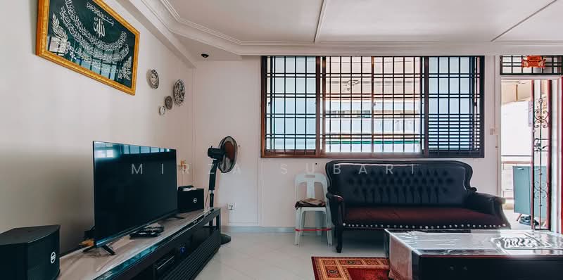132 Bedok Reservoir Road HDB Flat For Sale at S$ 600,000 | PropertyGuru Singapore - Living Room