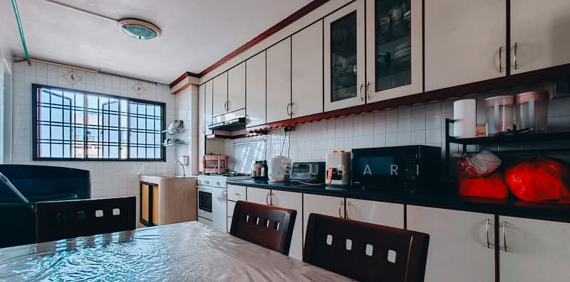132 Bedok Reservoir Road HDB Flat For Sale at S$ 600,000 | PropertyGuru Singapore - Kitchen