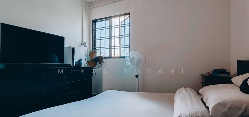132 Bedok Reservoir Road HDB Flat For Sale at S$ 600,000 | PropertyGuru Singapore - Bedroom