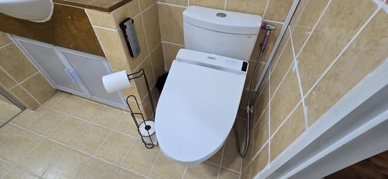 Sunhaven, 781 Upper Changi Road East, 4 Bedrooms, 1,453 sqft, Condominium For Rent, by Leon Hon, 500068825 - Bathroom - PropertyGuru.com.sg